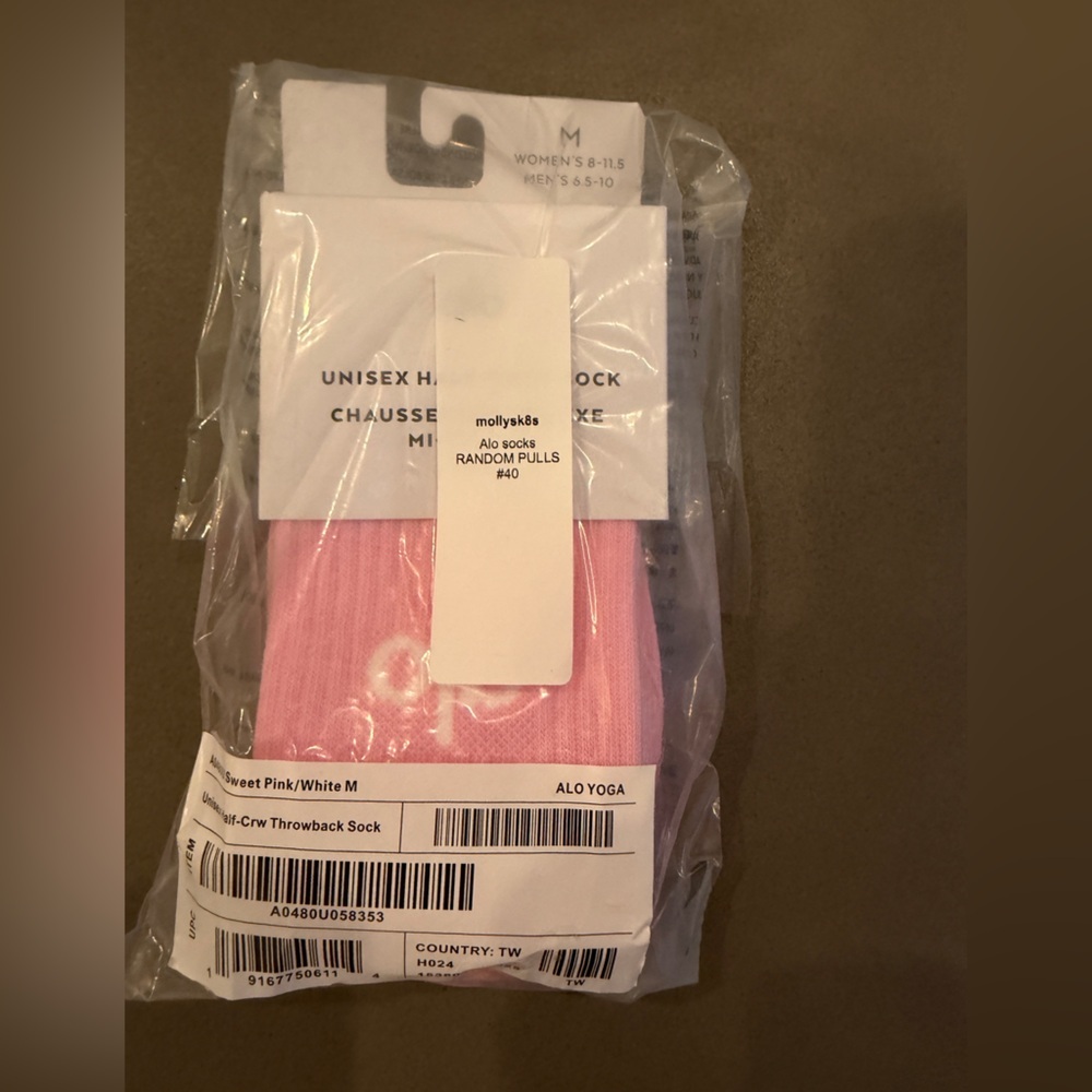ALO Yoga Unisex Half-Crew Throwback Socks - Sweet
Pink/White - Picture 4 of 5